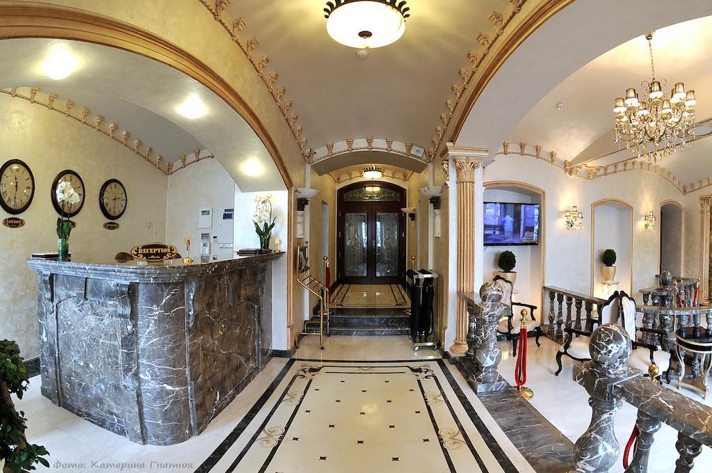 Allureinn Hotel And Spa Tsjernivsi Buitenkant foto